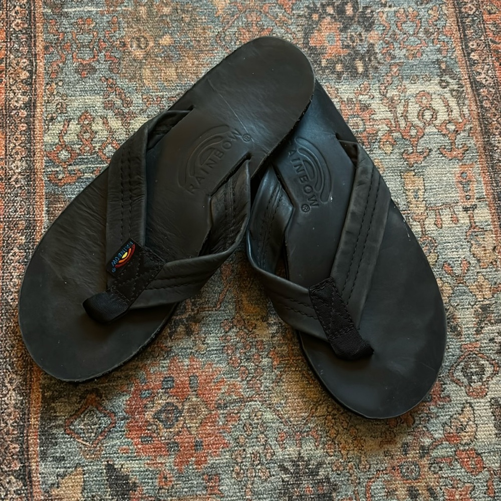 Black Leather Single Arch Rainbow Sandals